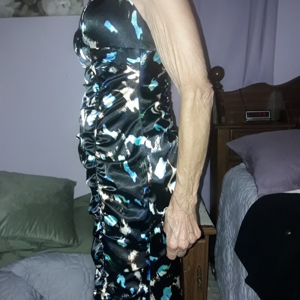 Dress - Picture 3 of 4